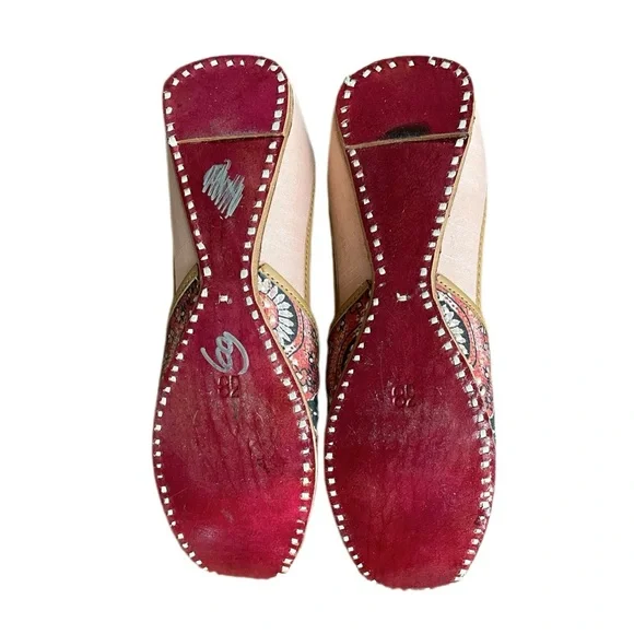 Vareli Bafna Pink Multi-Colored Printed Embroidered Juttis - EU 38 - Picture 4 of 9